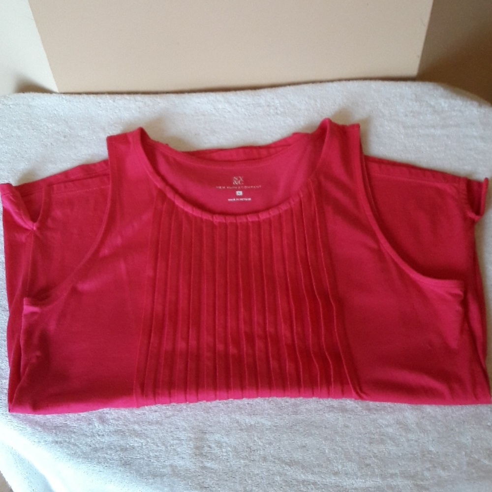 Magenta Sleeveless Top.